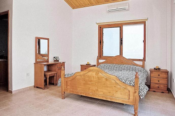  . - Villa Chrisandria . (Photo Gallery) }}