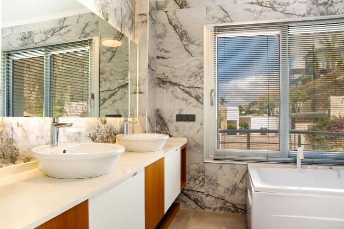  . - Villa Azure Heaven . (Photo Gallery) }}