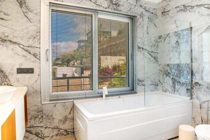  . - Villa Azure Heaven . (Photo Gallery) }}