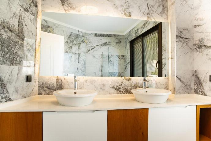  . - Villa Azure Heaven . (Photo Gallery) }}