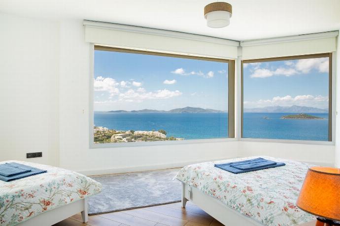  . - Villa Azure Heaven . (Photo Gallery) }}