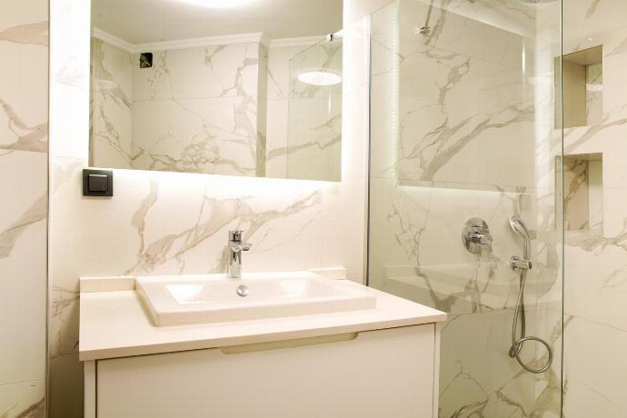  . - Villa Azure Heaven . (Photo Gallery) }}