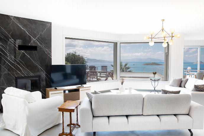  . - Villa Azure Heaven . (Photo Gallery) }}