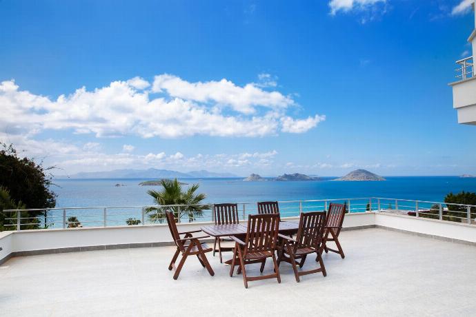  . - Villa Azure Heaven . (Photo Gallery) }}