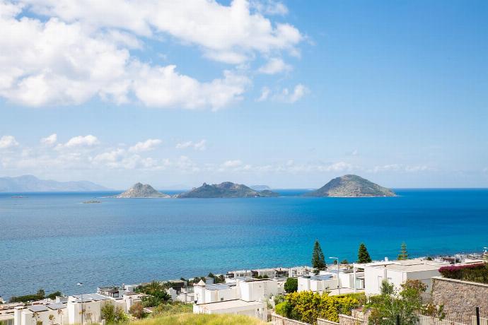  . - Villa Azure Heaven . (Photo Gallery) }}