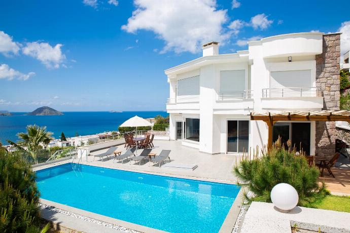  . - Villa Azure Heaven . (Photo Gallery) }}
