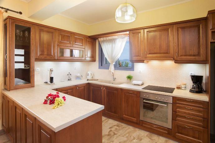 Equipped kitchen . - Sunrise Villa . (Photo Gallery) }}