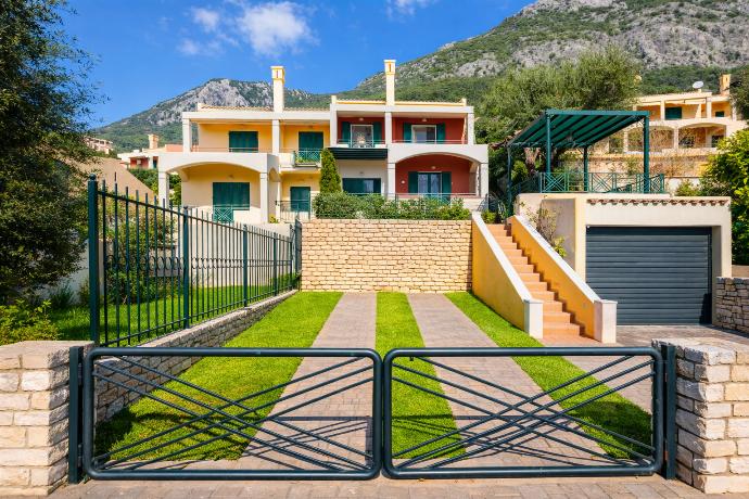 Golden Tiara Apartment