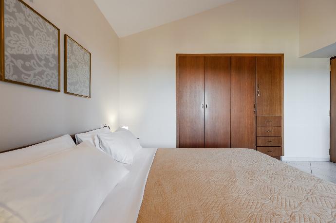  . - Villa Korini . (Photo Gallery) }}