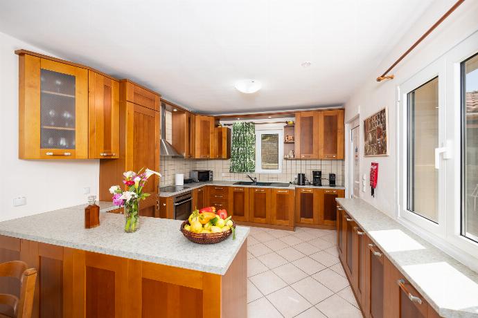 Equipped kitchen . - Villa Korini . (Photo Gallery) }}