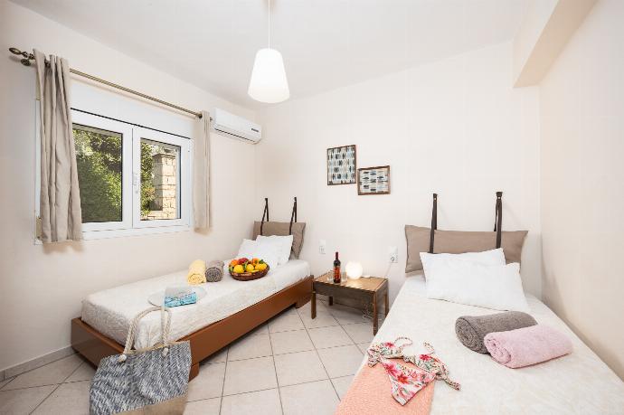 Twin bedroom with A/C . - Villa Korini . (Photo Gallery) }}