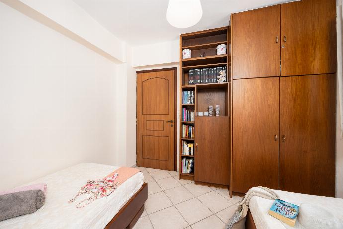 Twin bedroom with A/C . - Villa Korini . (Photo Gallery) }}