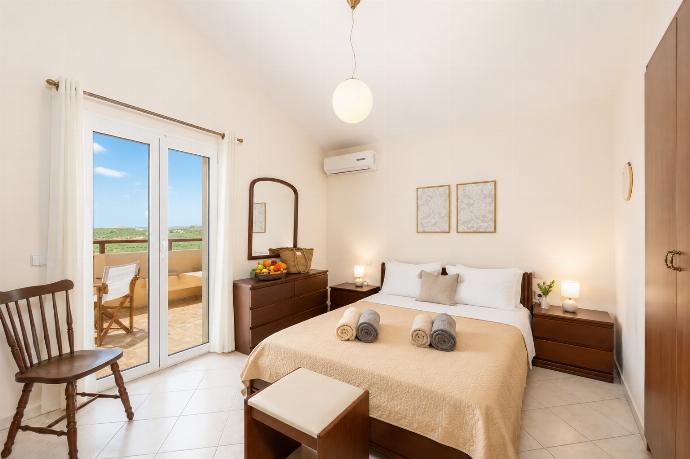 Double bedroom with A/C . - Villa Korini . (Galleria fotografica) }}