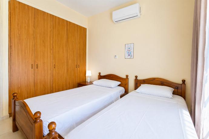  . - Argiro Bright Villa . (Galleria fotografica) }}