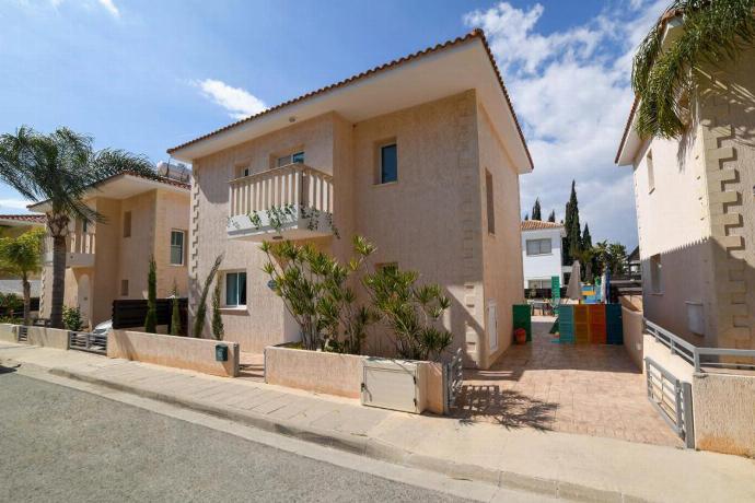  . - Villa Chromata . (Photo Gallery) }}