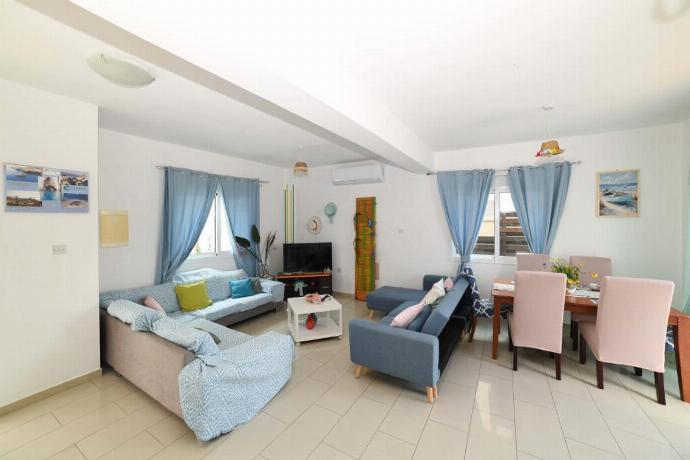  . - Villa Chromata . (Photo Gallery) }}