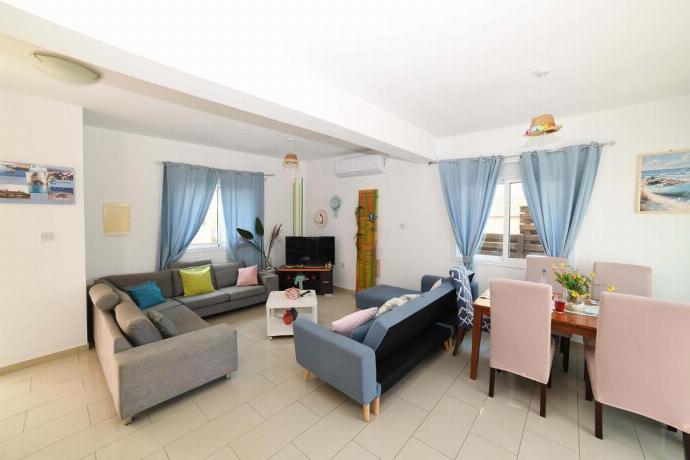  . - Villa Chromata . (Photo Gallery) }}