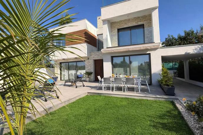 , . - Villa Garden Sunrise and Ocean Sunset . (Photo Gallery) }}