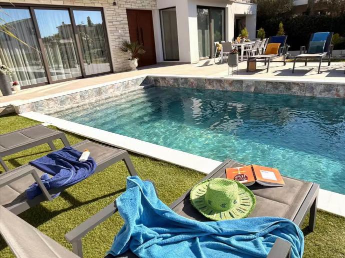  . - Villa Garden Sunrise and Ocean Sunset . (Photo Gallery) }}