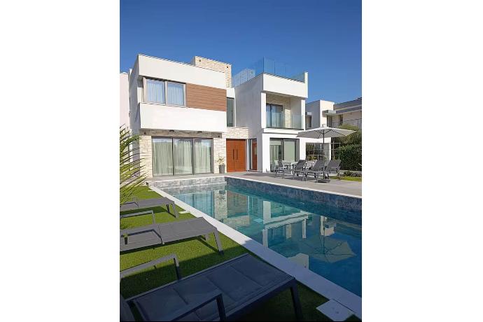  . - Villa Garden Sunrise and Ocean Sunset . (Photo Gallery) }}