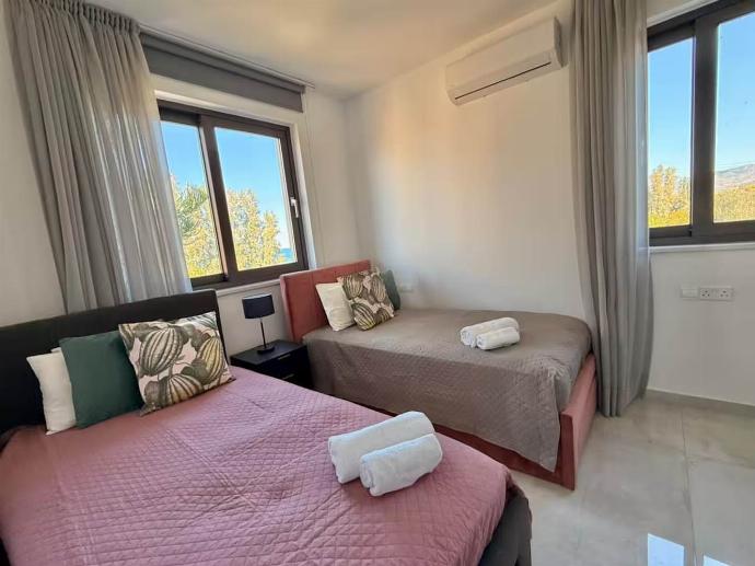  . - Villa Garden Sunrise and Ocean Sunset . (Photo Gallery) }}