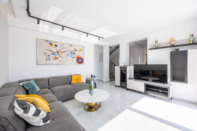  . - Villa Garden Sunrise and Ocean Sunset . (Photo Gallery) }}