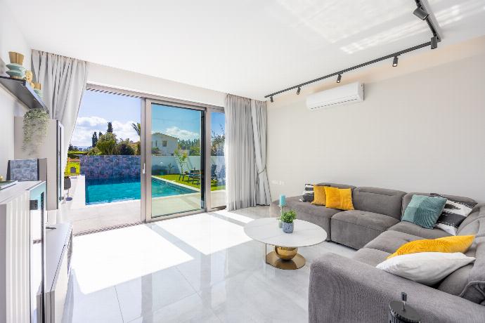  . - Villa Garden Sunrise and Ocean Sunset . (Photo Gallery) }}