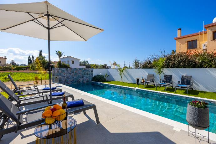  . - Villa Garden Sunrise and Ocean Sunset . (Photo Gallery) }}