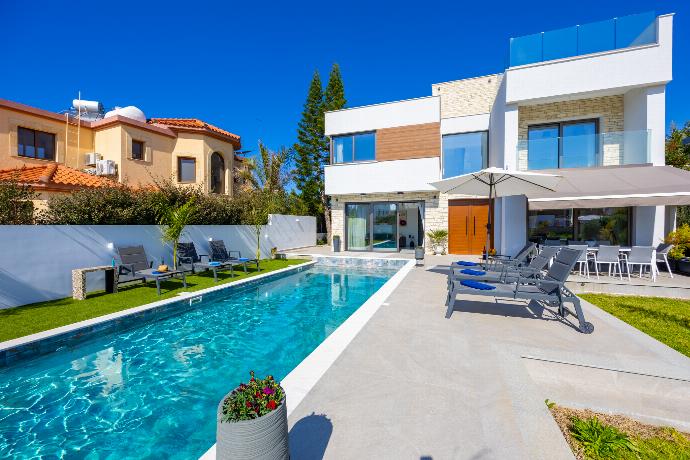  . - Villa Garden Sunrise and Ocean Sunset . (Photo Gallery) }}