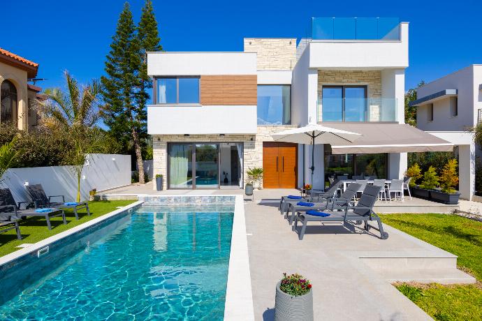  . - Villa Garden Sunrise and Ocean Sunset . (Photo Gallery) }}