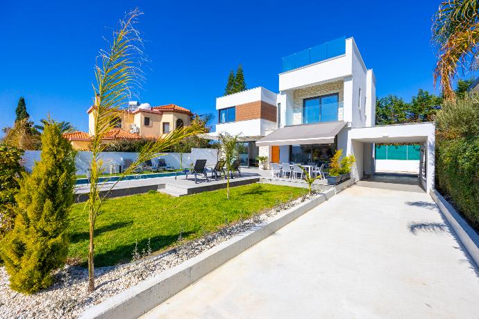  . - Villa Garden Sunrise and Ocean Sunset . (Photo Gallery) }}