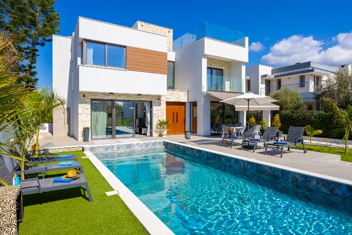 Villa Garden Sunrise and Ocean Sunset