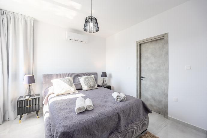  . - Villa Garden Sunrise and Ocean Sunset . (Photo Gallery) }}