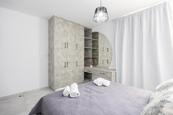  . - Villa Garden Sunrise and Ocean Sunset . (Photo Gallery) }}