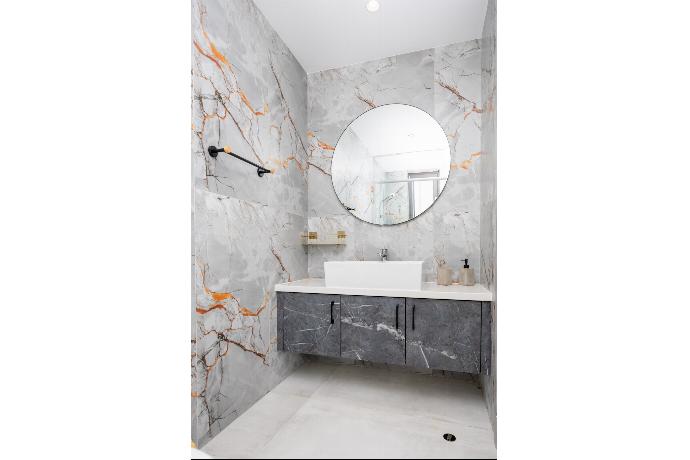  . - Villa Garden Sunrise and Ocean Sunset . (Photo Gallery) }}