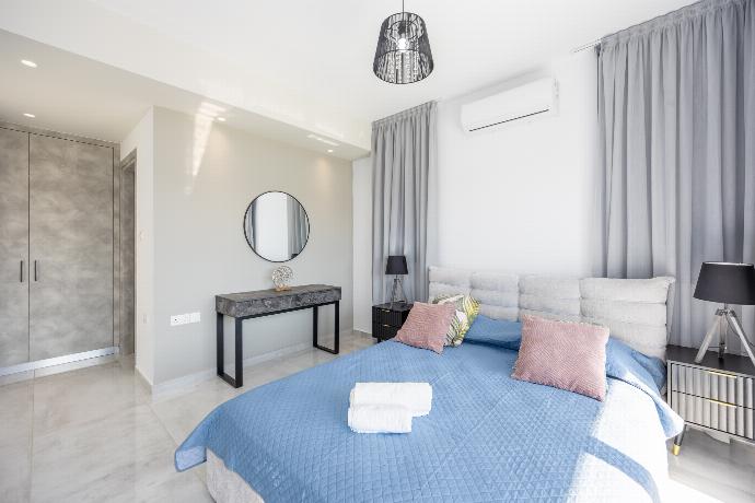  . - Villa Garden Sunrise and Ocean Sunset . (Photo Gallery) }}