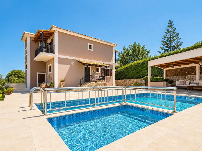  . - Villa Maggie Alonia . (Photo Gallery) }}