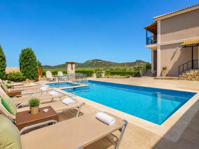  . - Villa Maggie Alonia . (Photo Gallery) }}