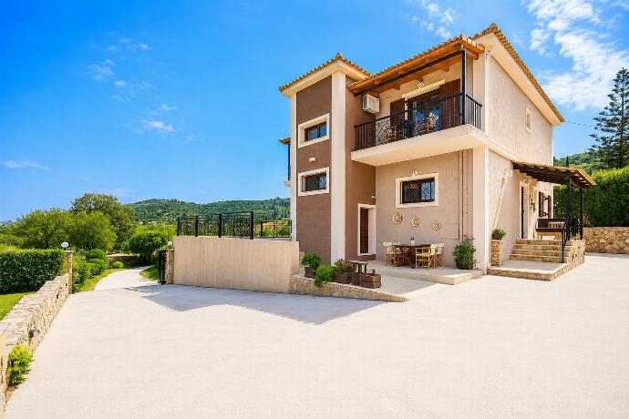  . - Villa Maggie Alonia . (Photo Gallery) }}