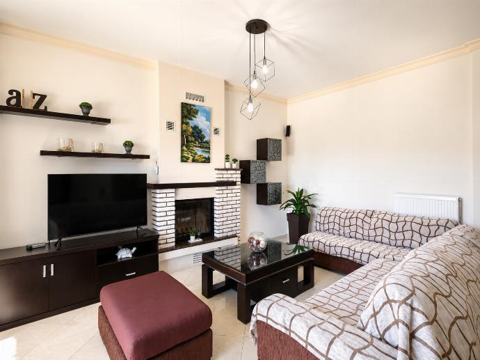  . - Villa Maggie Alonia . (Photo Gallery) }}