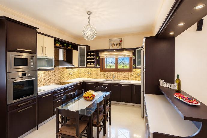  . - Villa Maggie Alonia . (Photo Gallery) }}