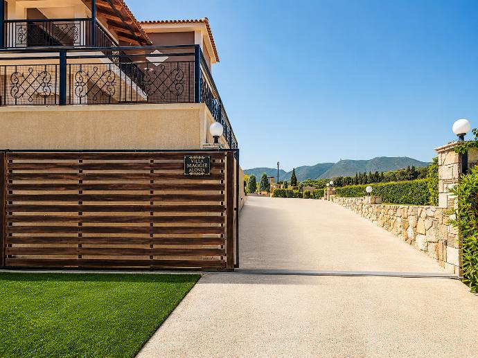  . - Villa Maggie Alonia . (Photo Gallery) }}