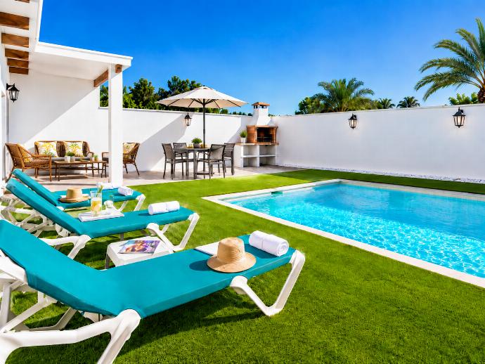 Sunny private pool area with turquoise sun loungers, BBQ dining space, and a bright tropical garden setting. . - Villa Flamenquita . (Galleria fotografica) }}