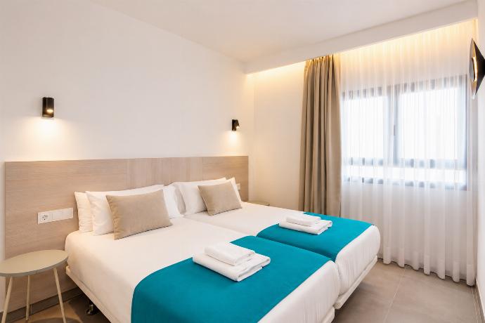 Twin bedroom with A/C . - Ereza Residence 2.3 . (Photo Gallery) }}