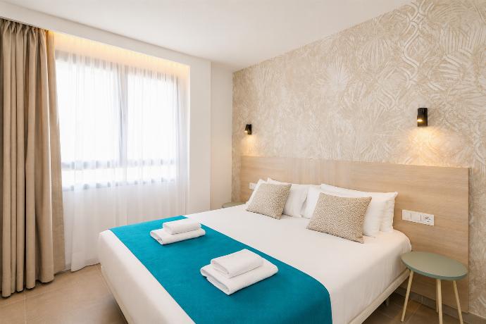 Double bedroom with A/C . - Ereza Residence 2.3 . (Photo Gallery) }}