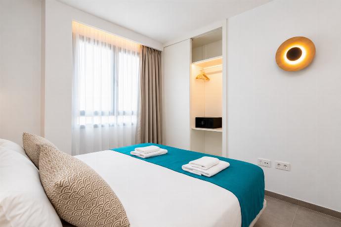 Double bedroom with A/C . - Ereza Residence 2.4 . (Photo Gallery) }}
