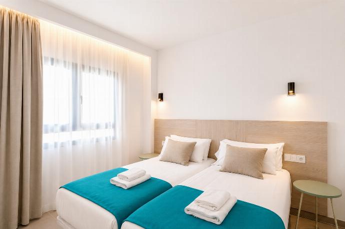 Twin bedroom with A/C . - Ereza Residence 2.4 . (Photo Gallery) }}