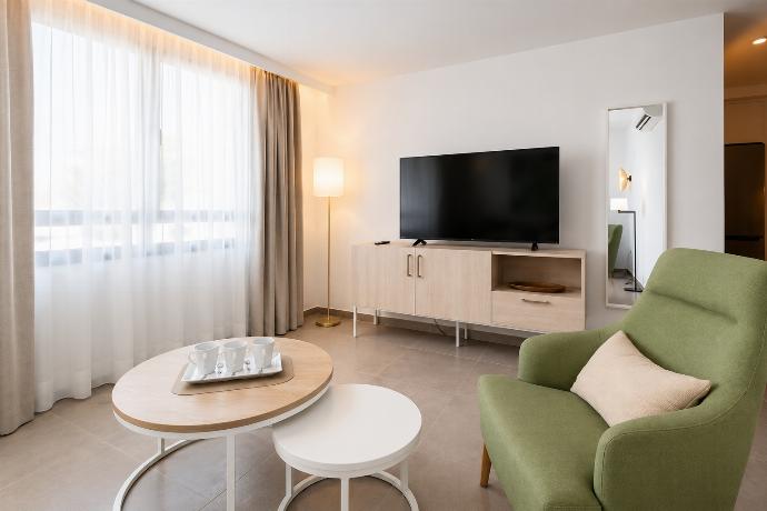 Open-plan living room with sofa, kitchen, A/C, WiFi and TV . - Ereza Residence 3.4 . (Photo Gallery) }}