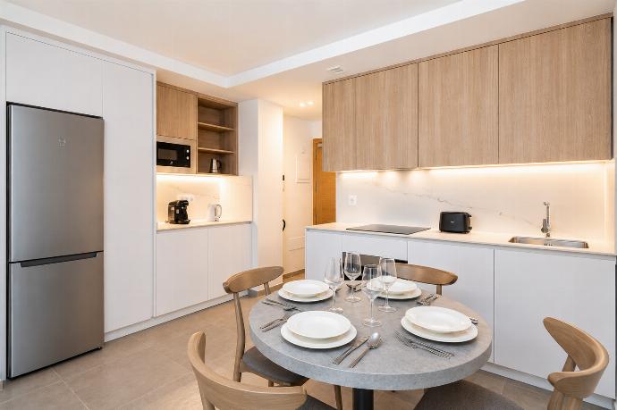 Equipped kitchen . - Ereza Residence 3.4 . (Photo Gallery) }}