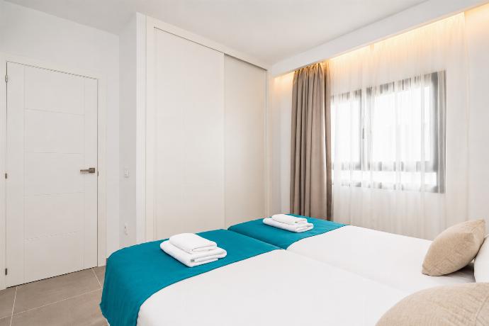 Twin bedroom with A/C . - Ereza Residence 3.4 . (Photo Gallery) }}